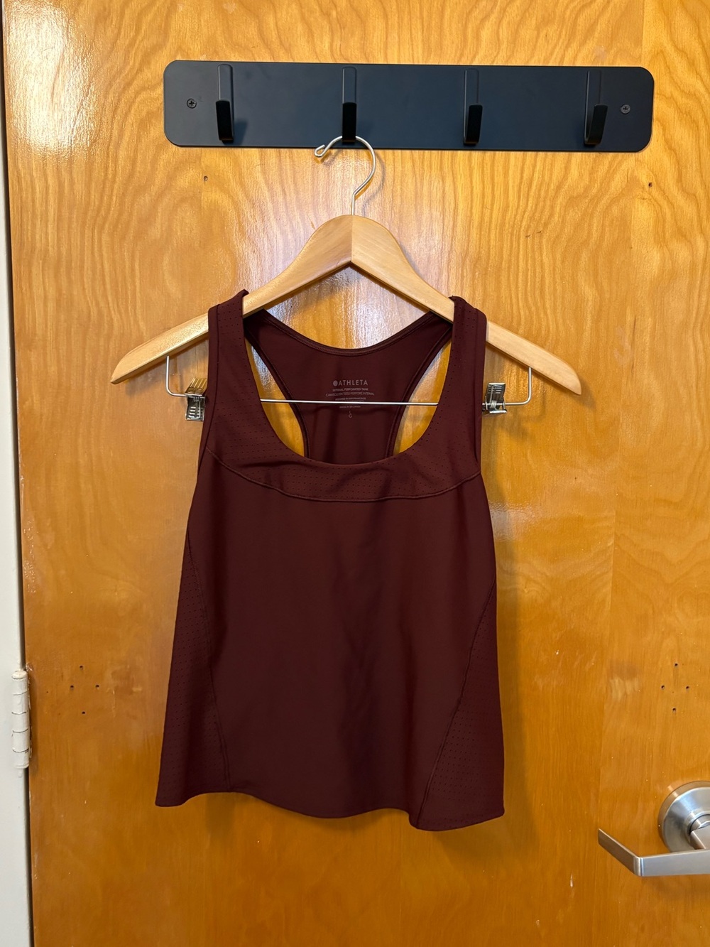 Athleta interval perforated tank - Picture 2 of 5